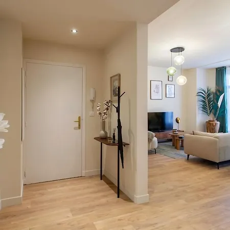 شقة L10 Clemenceau Central, Next Train Station نيس