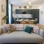 L10 Staywiz Us - Clemenceau Central, Next Train Station * ניס