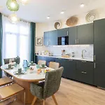 L10 Staywiz Us - Clemenceau Central, Next Train Station *