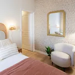 L10 Staywiz Us - Clemenceau Central, Next Train Station *