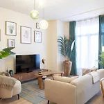L10 Staywiz Us - Clemenceau Central, Next Train Station