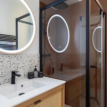 L10 Clemenceau Central, Next Train Station