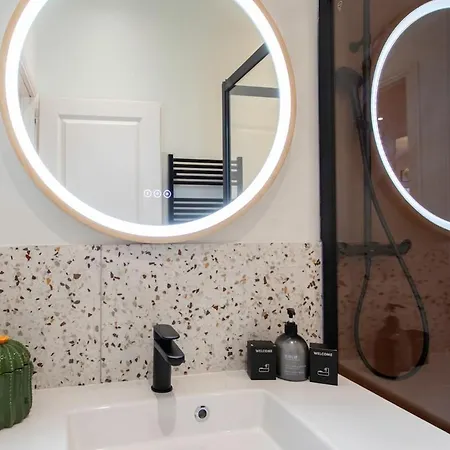 L10 Clemenceau Central, Next Train Station 公寓