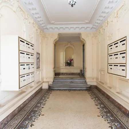 L10 Clemenceau Central, Next Train Station *