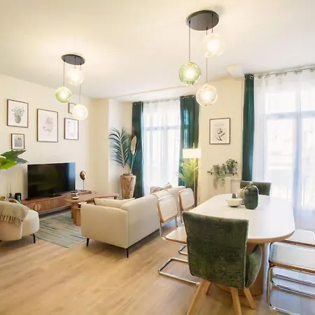 L10 Clemenceau Central, Next Train Station