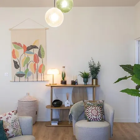 L10 Clemenceau Central, Next Train Station *