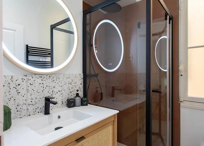 L10 Staywiz Us - Clemenceau Central, Next Train Station