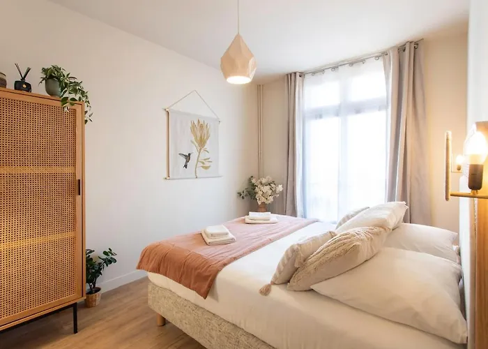 L10 Clemenceau Central, Next Train Station Appartement *