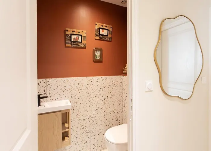 Appartement L10 Clemenceau Central, Next Train Station