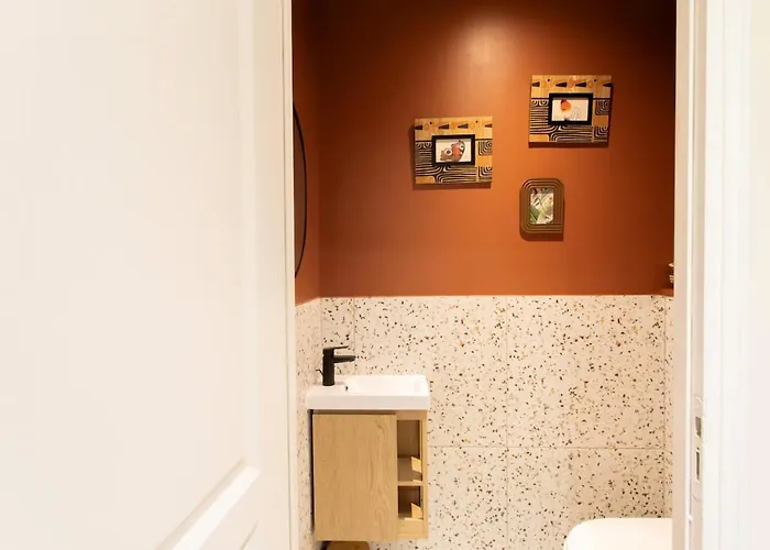 Appartement L10 Clemenceau Central, Next Train Station *