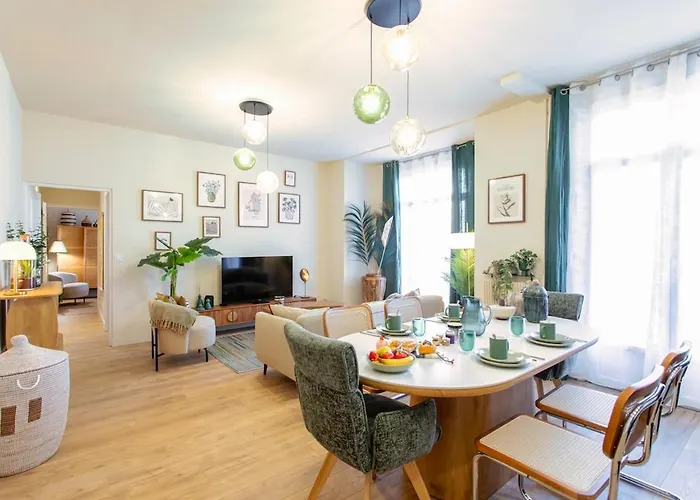 L10 Staywiz Us - Clemenceau Central, Next Train Station *
