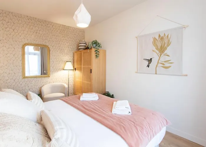 L10 Clemenceau Central, Next Train Station *