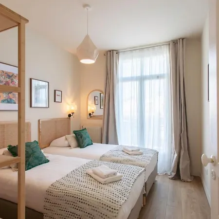 L10 Staywiz Us - Clemenceau Central, Next Train Station
