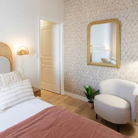 L10 Staywiz Us - Clemenceau Central, Next Train Station *