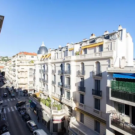 L10 Staywiz Us - Clemenceau Central, Next Train Station