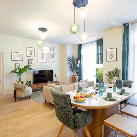 L10 Staywiz Us - Clemenceau Central, Next Train Station *