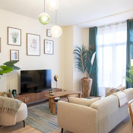 L10 Staywiz Us - Clemenceau Central, Next Train Station