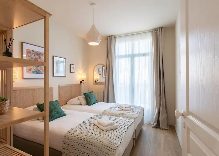 L10 Staywiz Us - Clemenceau Central, Next Train Station