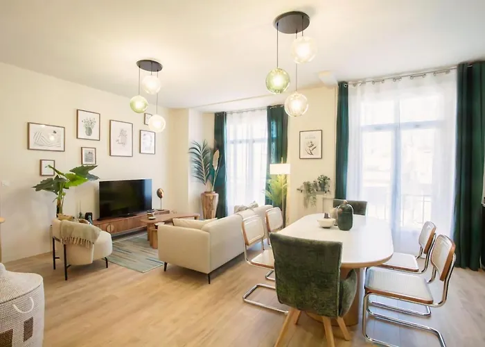 L10 Staywiz Us - Clemenceau Central, Next Train Station